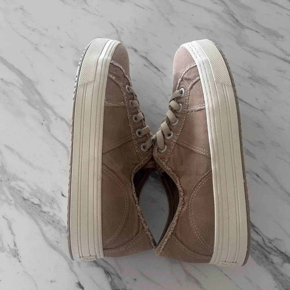 Blowfish Malibu Womens 8.5 Tan Canvas Platform Sneakers Distressed Frayed Edge - Picture 8 of 10